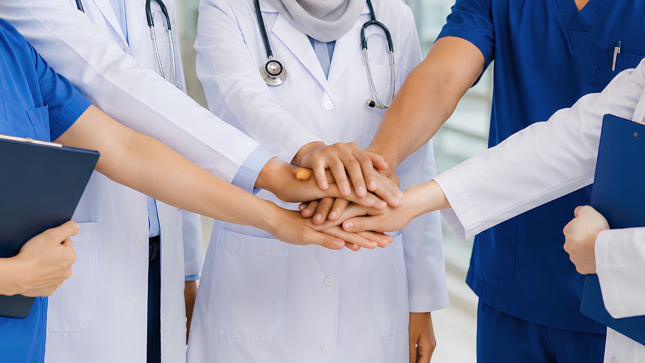 Thumbnail artikel Interprofessional Collaboration (IPC) dan Cultural Competence dalam Pelayanan Kesehatan